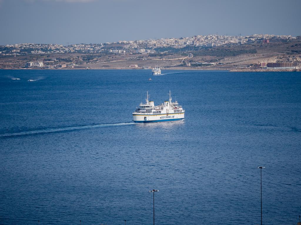 Ferienwohnung Seaview Luxury Penthouse With Shared Swimming Pool Għajnsielem Exterior foto