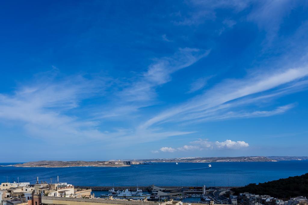 Ferienwohnung Seaview Luxury Penthouse With Shared Swimming Pool Għajnsielem Exterior foto