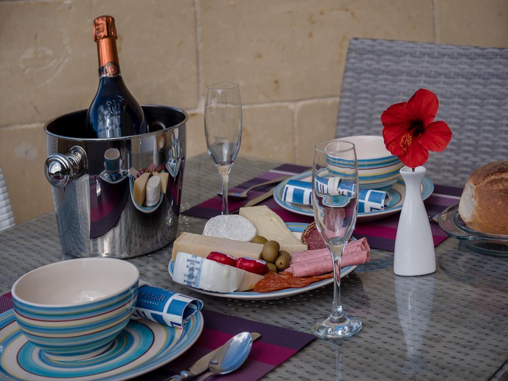 Ferienwohnung Seaview Luxury Penthouse With Shared Swimming Pool Għajnsielem Exterior foto