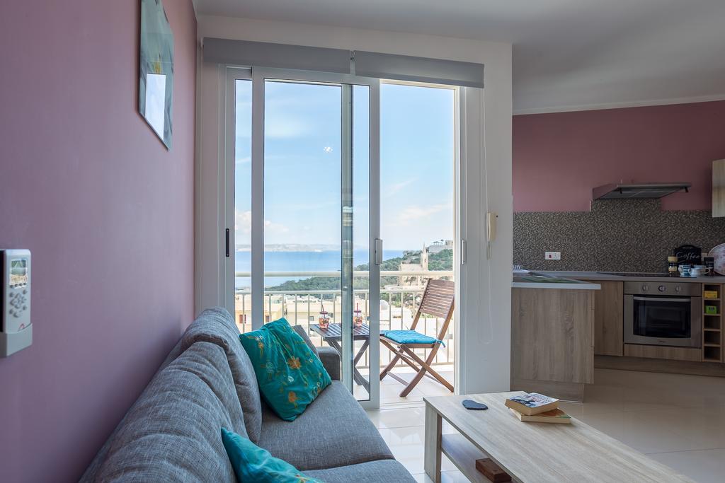Ferienwohnung Seaview Luxury Penthouse With Shared Swimming Pool Għajnsielem Exterior foto