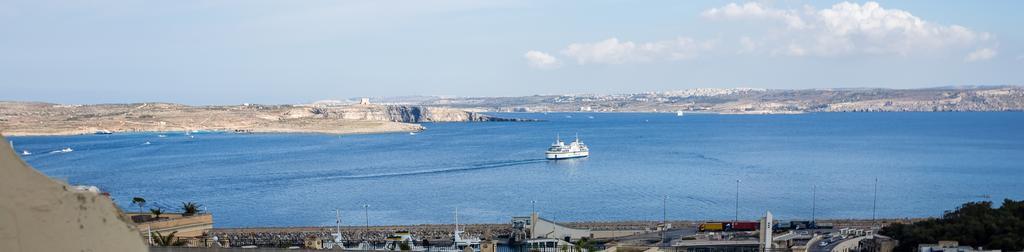 Ferienwohnung Seaview Luxury Penthouse With Shared Swimming Pool Għajnsielem Exterior foto